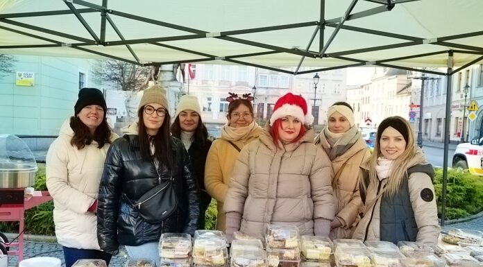 Rodzinny klimat na jarmarku bożonarodzeniowym w Gryfowie Śląskim