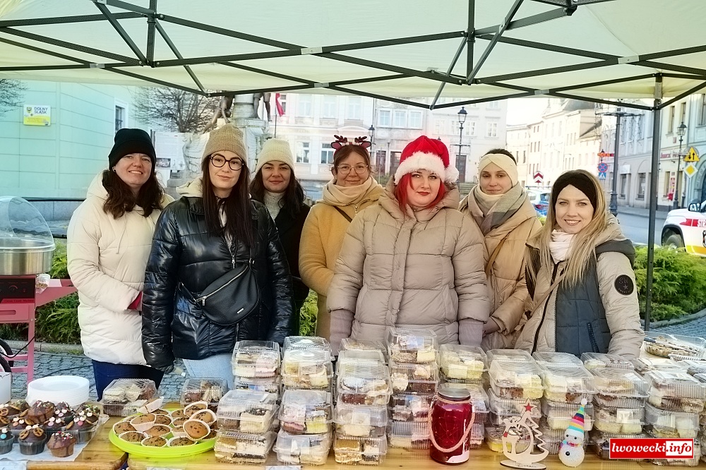 Rodzinny klimat na jarmarku bożonarodzeniowym w Gryfowie Śląskim