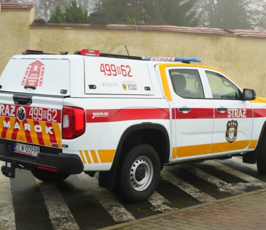 Gryfów Śląski. Oficjalne przekazanie wozów strażackich