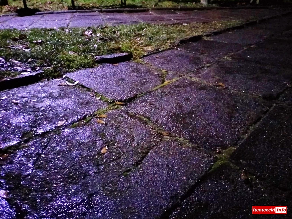 Oblodzone drogi i chodniki