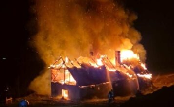 W nocy spłonął budynek