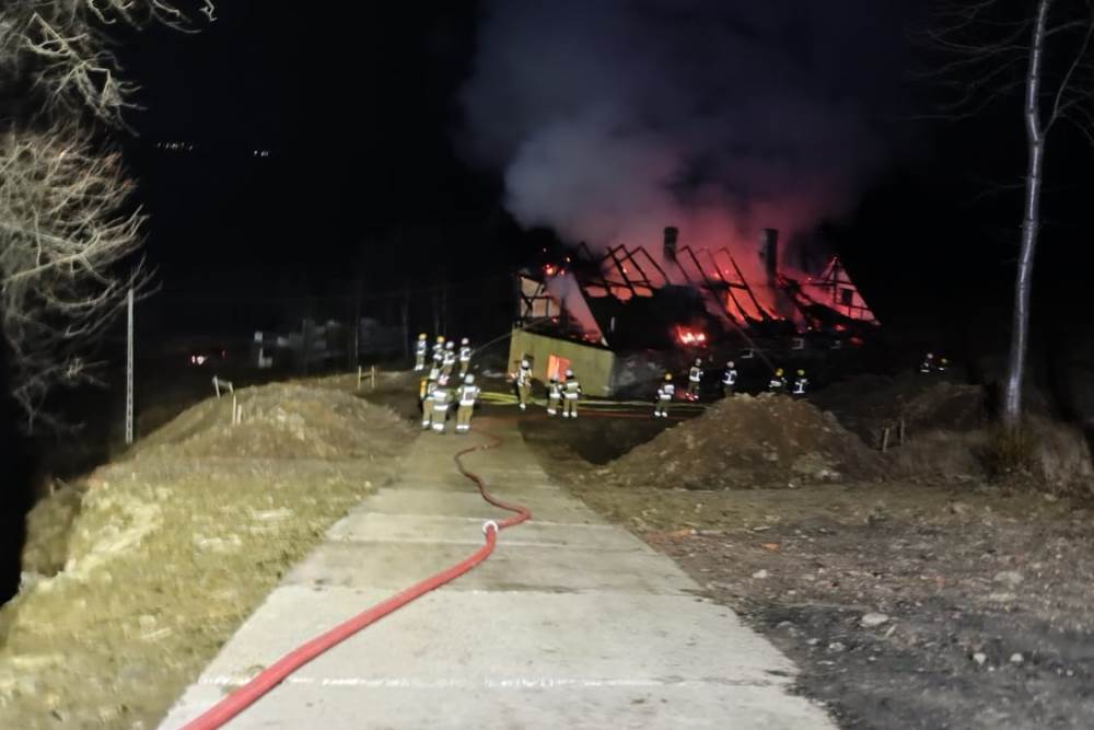 W nocy spłonął budynek