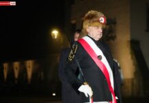 Pochód Lisa Majora i skok przez Skórę w Lwówku Śląskim