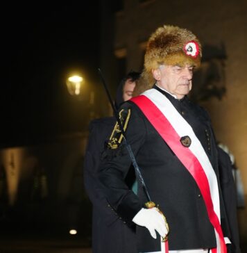 Pochód Lisa Majora i skok przez Skórę w Lwówku Śląskim