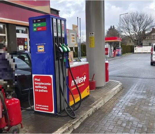 Na stacji paliw oblał się benzyną i chciał podpalić.