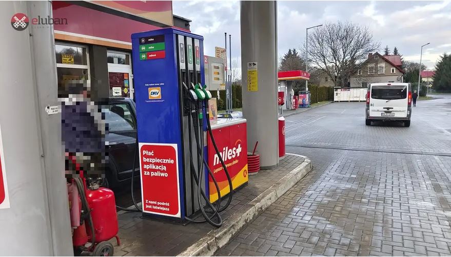 Na stacji paliw oblał się benzyną i chciał podpalić.