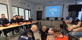 Rany postrzałowe, rany kute i cięte po ostrych narzędziach, do tego dużo krwi