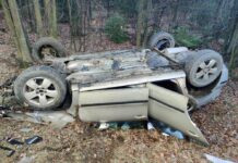 Wypadek na drodze wojewódzkiej. Dwie osoby poszkodowane