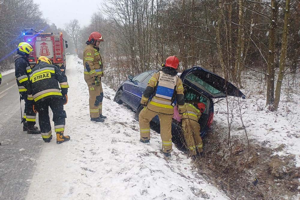 Pogarszają się warunki na drodze. Są już pierwsze efekty