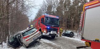 Wypadek na drodze wojewódzkiej. Trudne warunki na drogach