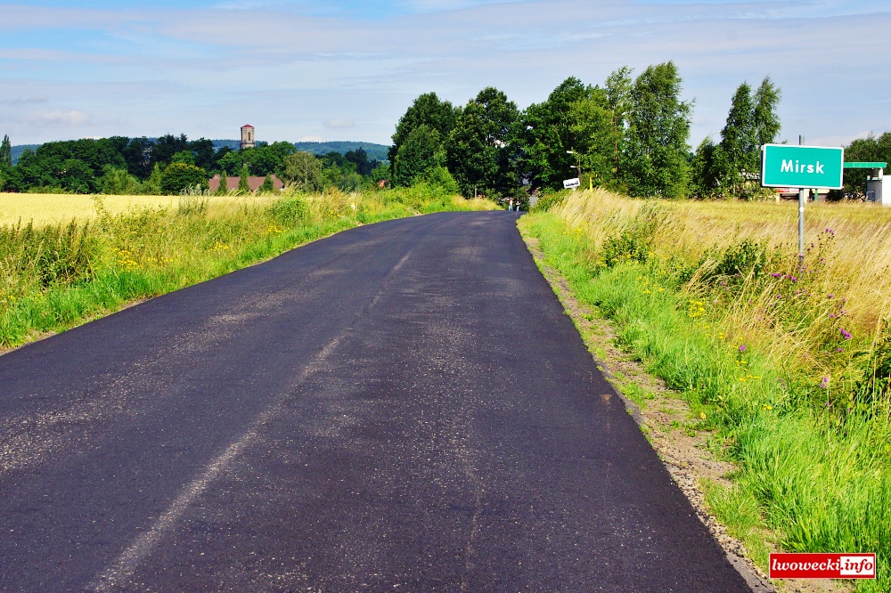 Mieszkańcy chcą budowy chodnika. Starosta odpowiada