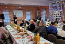 Policjanci rozmawiali z seniorami o bezpieczeństwie