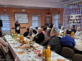 Policjanci rozmawiali z seniorami o bezpieczeństwie