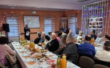 Policjanci rozmawiali z seniorami o bezpieczeństwie