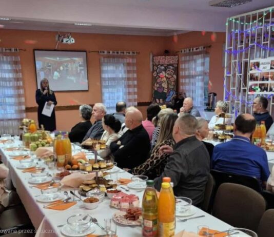 Policjanci rozmawiali z seniorami o bezpieczeństwie