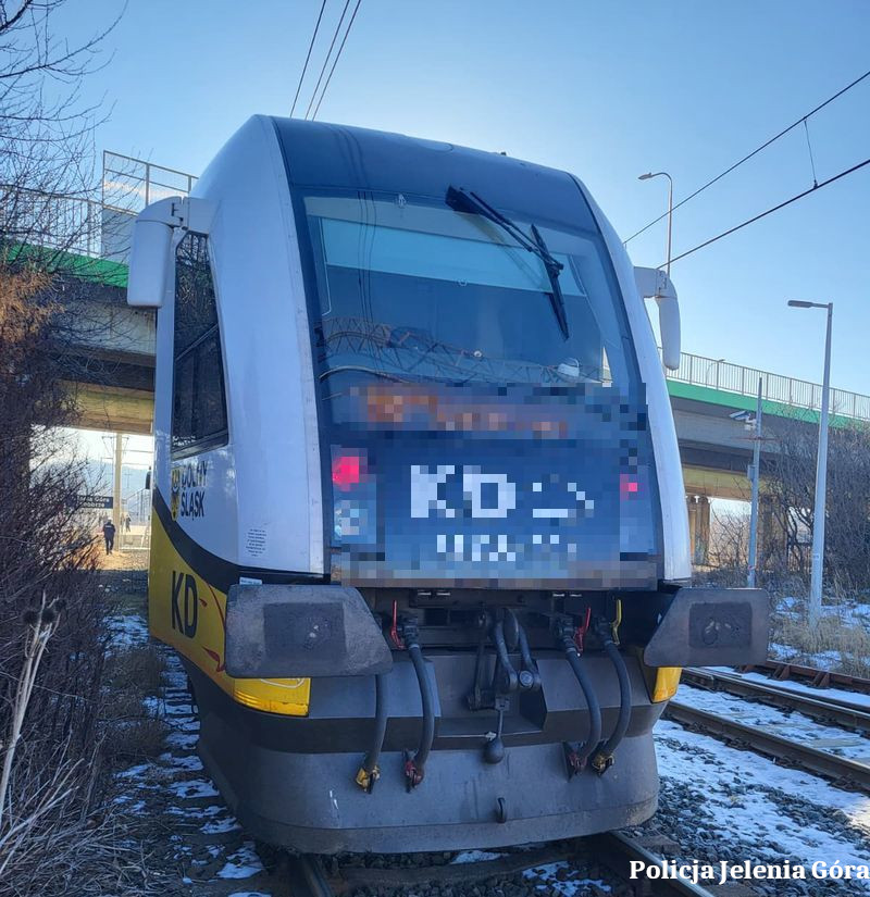 Pociąg potrącił kobietę