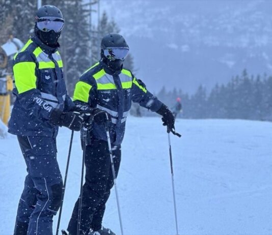 Wybierasz się na narty, snowboard? Policyjne patrole już są na stokach