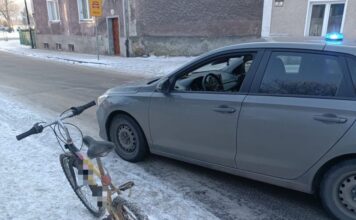 Slalomem po zaśnieżonej drodze