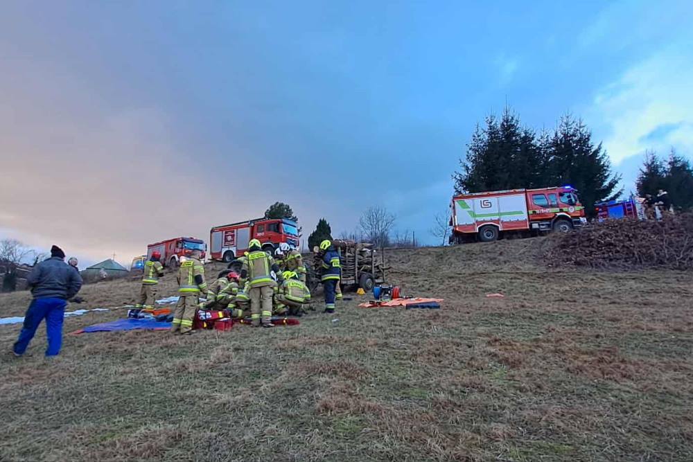 Ciągnik przygniótł mężczyznę