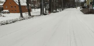 Zaśnieżone drogi i chodniki