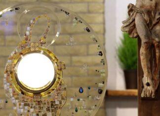 Adoracja Najświętszego Sakramentu. Spis adoracji w poszczególnych parafiach Hostia - Adoracja Najświętszego Sakramentu