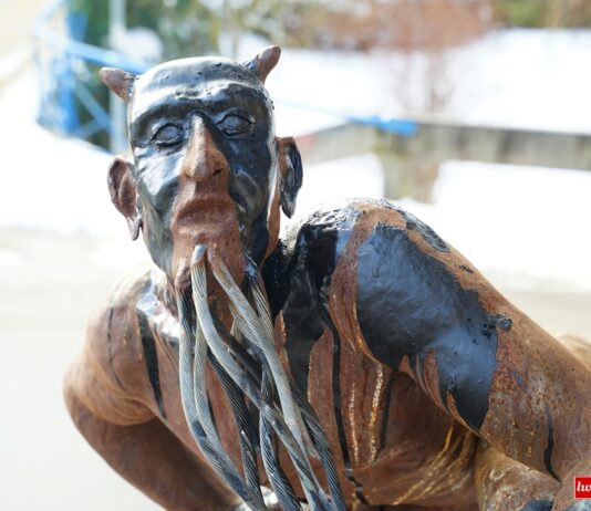 diabeł kuszenie rzeźba Giebułtów Mirsk 2026 4