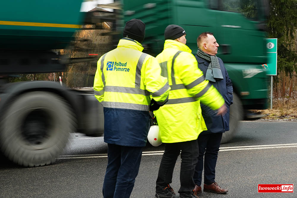 Wszystkie drzewa do wycinki, dodatkowy pas i kładka