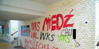 Nielegale graffiti w przejściu podziemnym