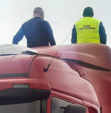 TIR z odpadami z Niemiec. Do akcji wkroczyła KAS