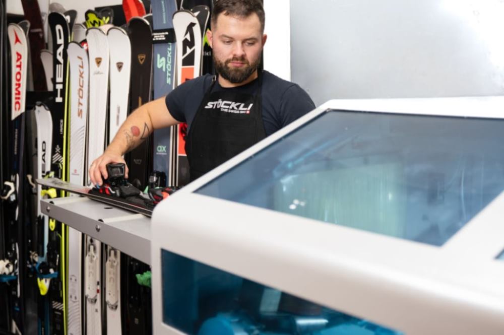 Skiland: Profesjonalny serwis nart blisko Lwówka