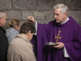 Przed nami Środa Popielcowa. Księżą przypominają o poście