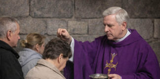 Przed nami Środa Popielcowa. Księżą przypominają o poście