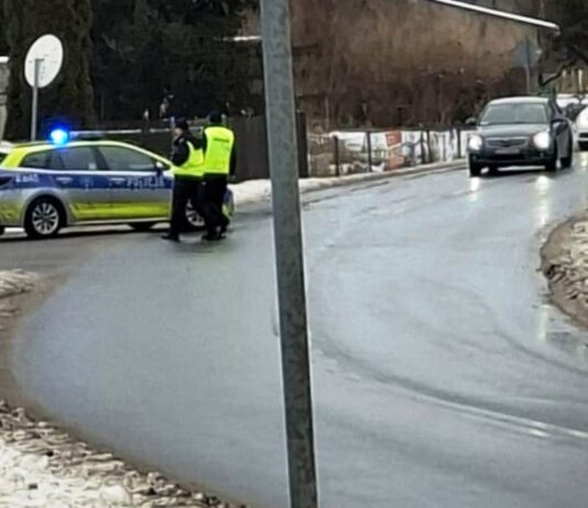 Wypadek koło Lwówka Śląskiego. Droga zamknięta.