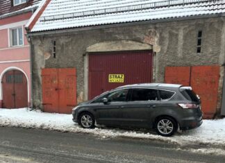 Zastawił wyjazd z remizy OSP