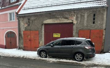 Zastawił wyjazd z remizy OSP