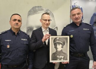 Niezwykły talent informatyka z lwóweckiej komendy Arkadiusz Matkowski Lwówek KPP