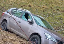 KIA porzucona na poboczu drogi