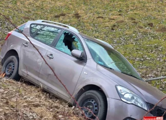 KIA porzucona na poboczu drogi