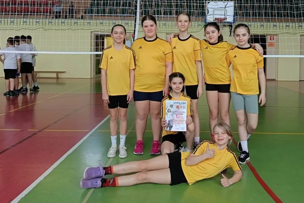 mistrzow powiatu w pilce siatkowej 4