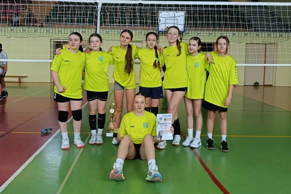 mistrzow powiatu w pilce siatkowej 6