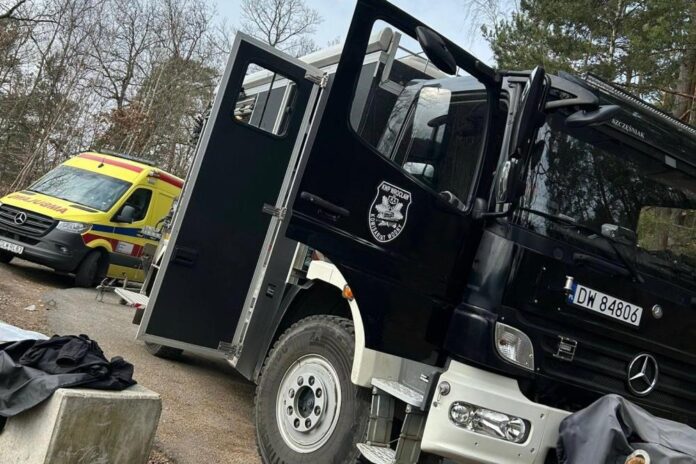 nurkowie Komisariat Wodny POlicji we Wrocławiu 2 Policyjni nurkowie na Jeziorze Pilchowickim