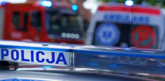 Nocna akcja służb – siłowo weszli do mieszkania służby straż pożarna policja pogotowie