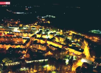 Lwówek Śląski. Chodzi od drzwi do drzwi i łapie za klamki Lwowecki-cmentarz-noca-Lwowek-Slaski