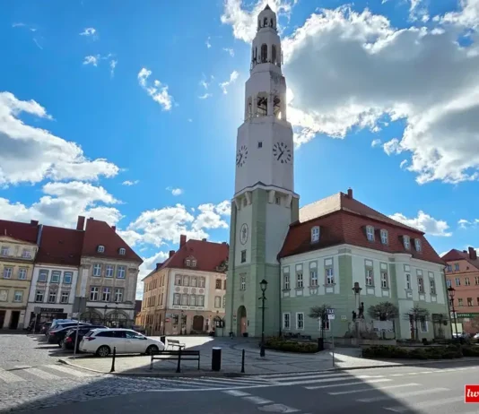 Odwołanie przetargu na sprzedaż działek w Gryfowie Śląskim Ratusz w Gryfowie Śląskim 1