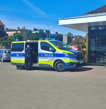 Nastolatki przyłapane na kradzieży w markecie policja market Biedronka 1