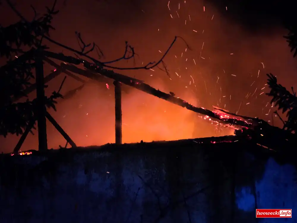 Pożar budynku 4 pozar budynku krzewie wielkie 05