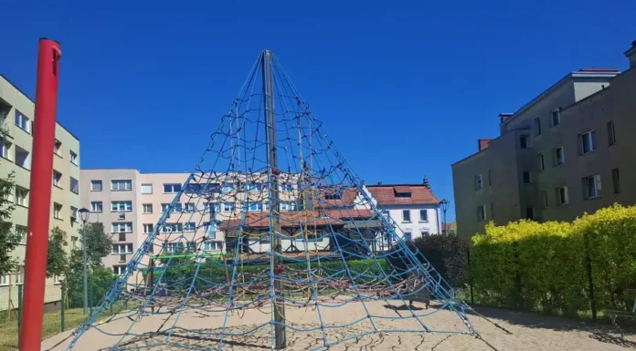 plac zabaw w Lwówku Śląskim ulica Mickiewicza 3
