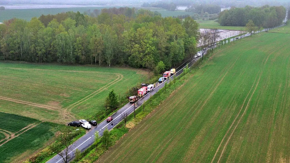 Dachowanie – na miejscu straż, policja i pogotowie 9 wypadek krzewie proszowka 5