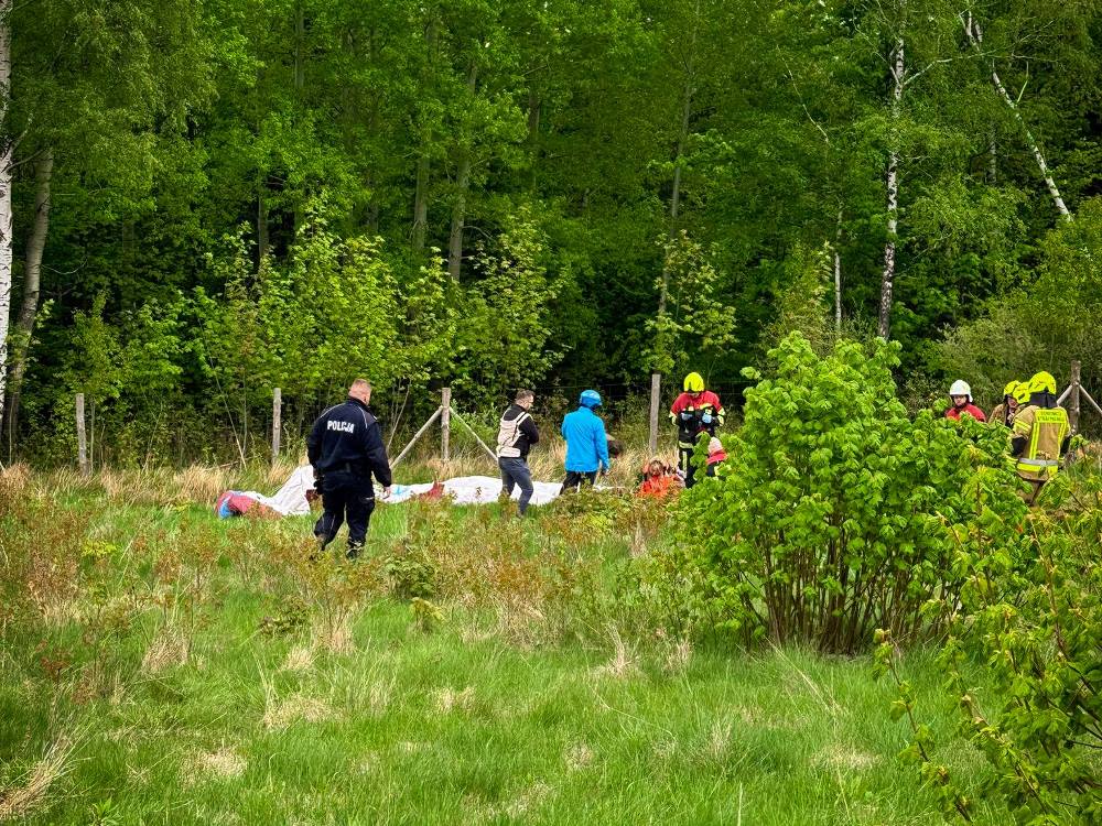 wypadek parolotniarz swieradow 3