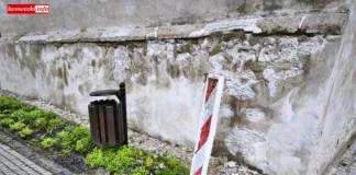 Baszta Bramy Lubańskiej. Uwaga – odpadający tynk Baszta Bramy Lubańskiej w Lwówku Śląskim 1